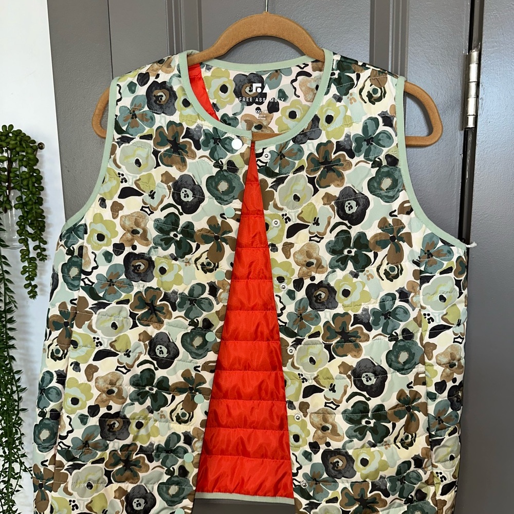 Free Assembly Floral Vest